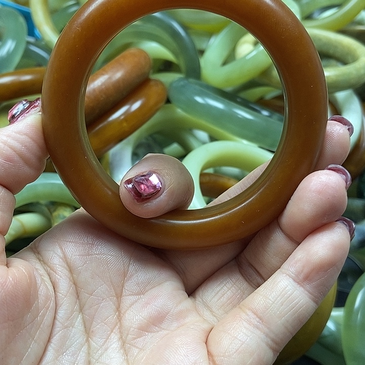 蛇纹石玉手镯未镶嵌