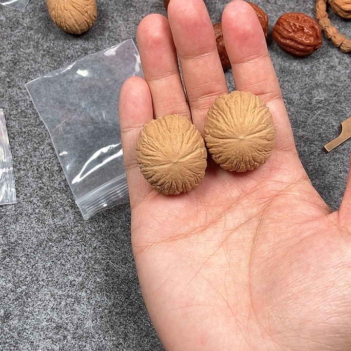 文玩核桃吊坠猴头元宝2