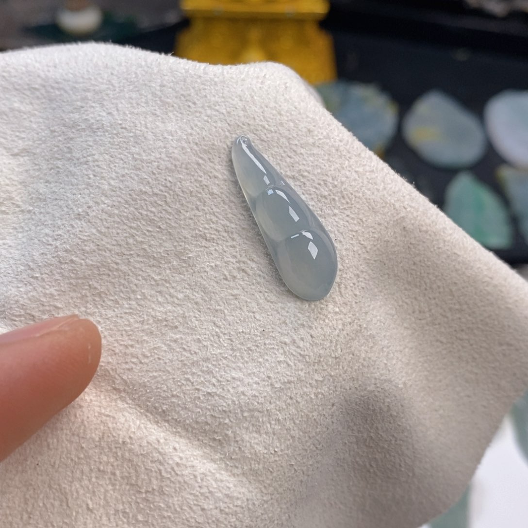 翡翠颈饰未镶嵌翡翠福豆