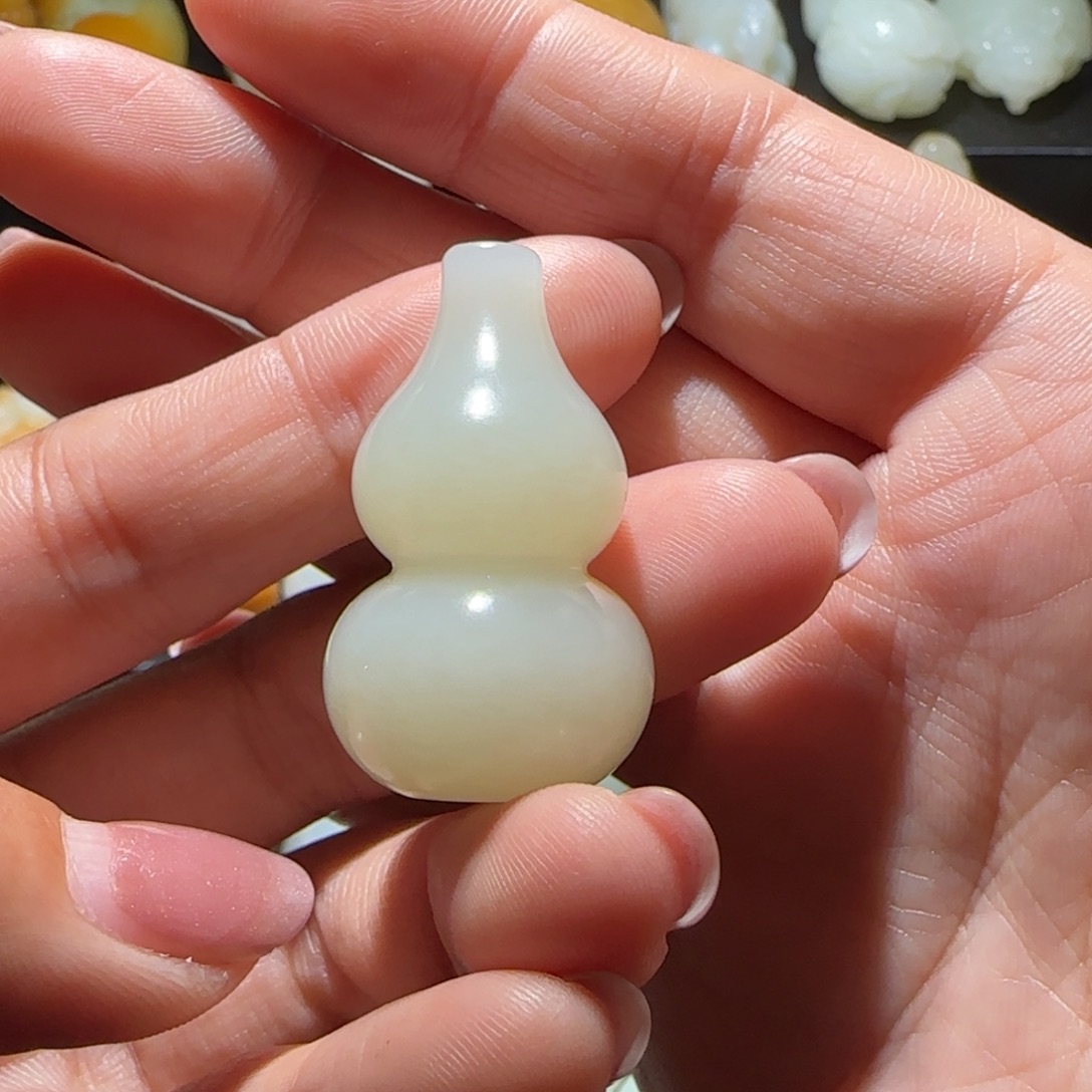 暖***界和田玉未镶嵌颈饰