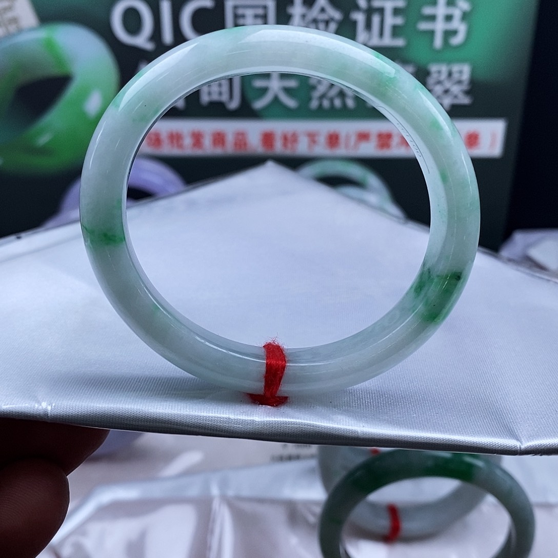 翡翠未镶嵌手镯贵妃