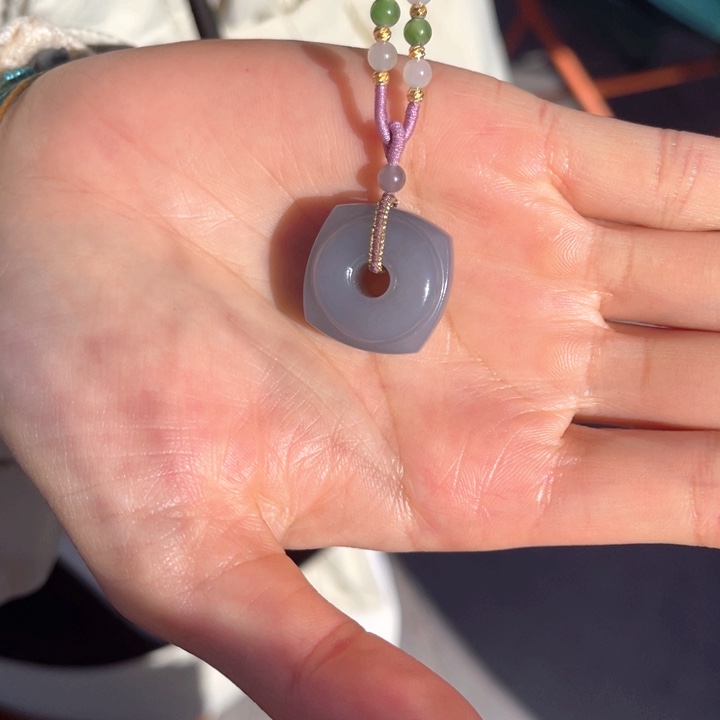 ****栖和田玉未镶嵌颈饰