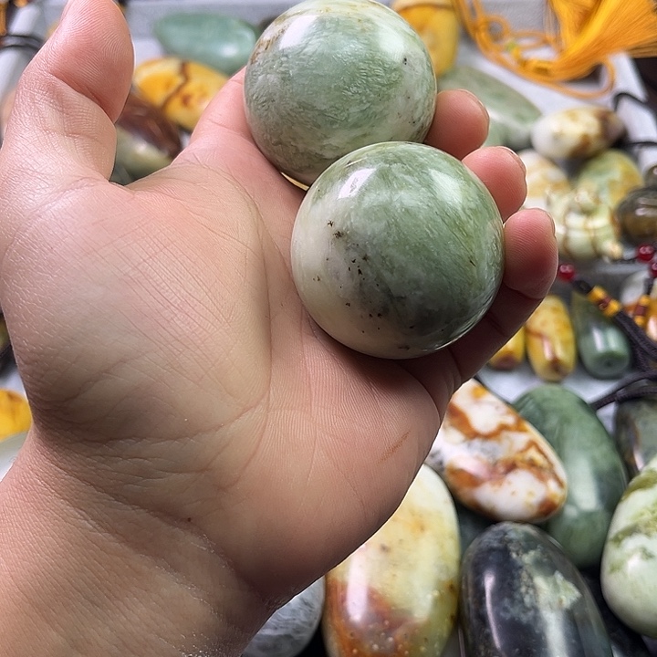 蛇纹石玉未镶嵌珠宝奇石