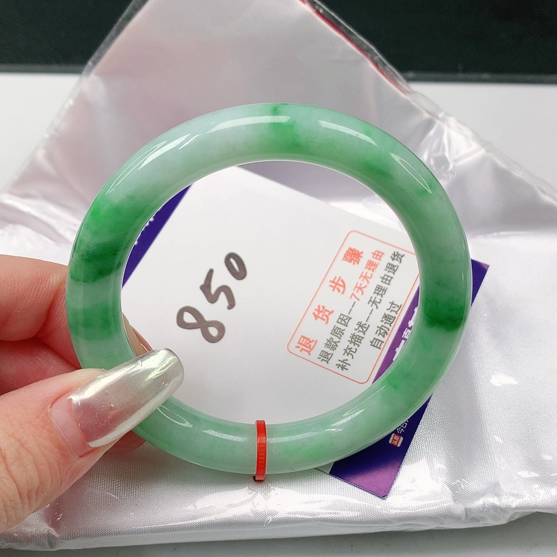 翡翠手镯（圆镯）未镶嵌翡翠手镯