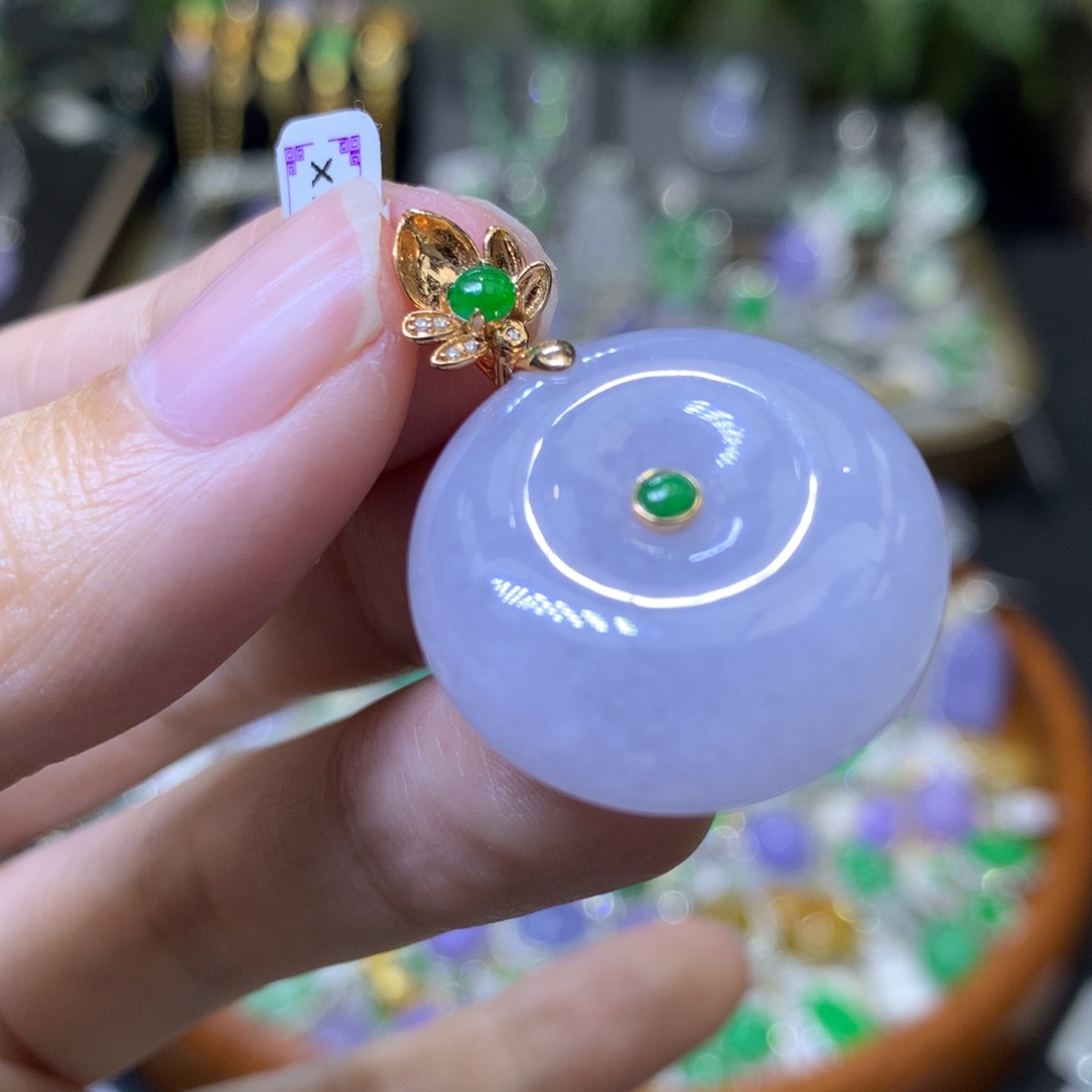 颈饰18K金镶嵌翡翠