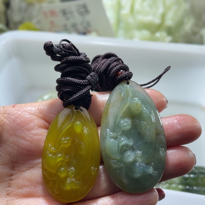 岫玉未镶嵌吊坠悟到