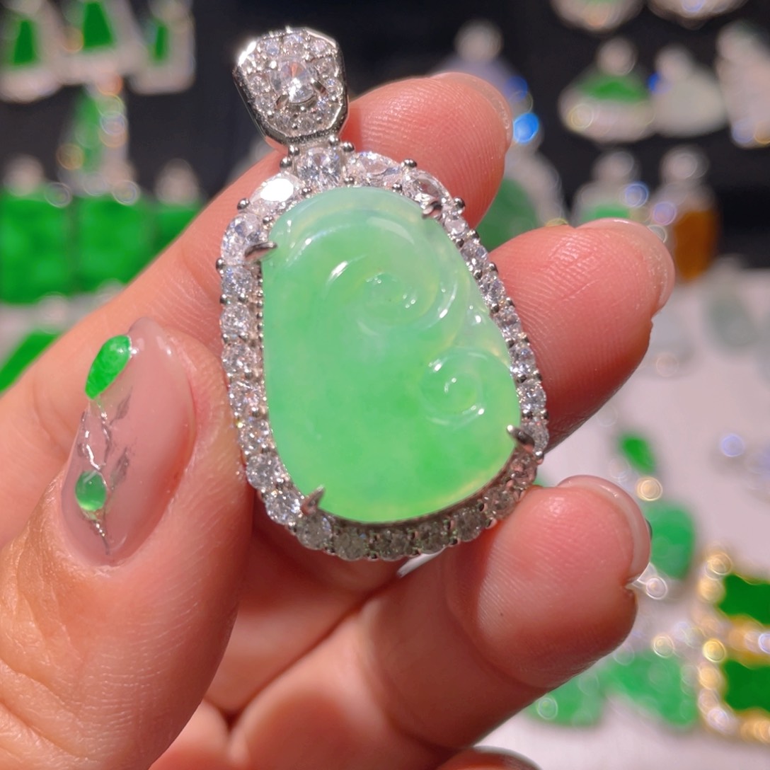 翡翠颈饰银S925镶嵌御**桃精品