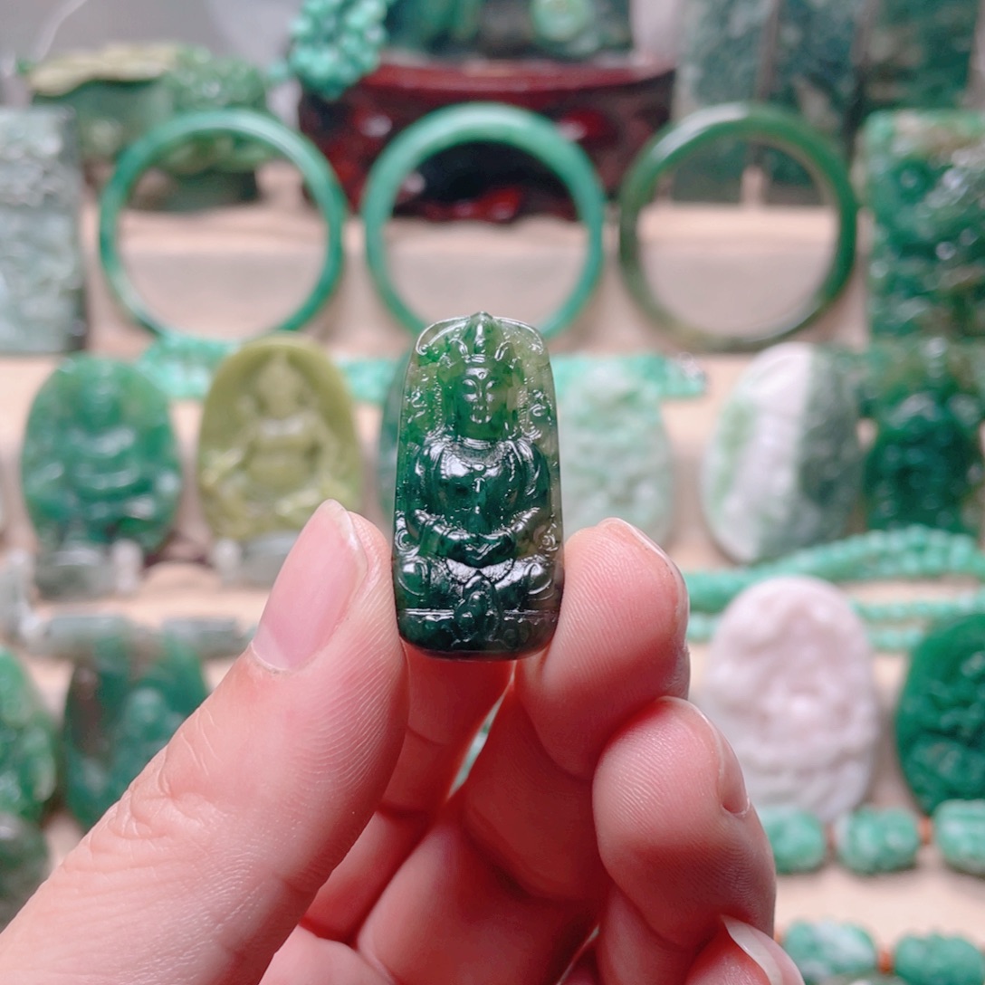 独山玉未镶嵌颈饰