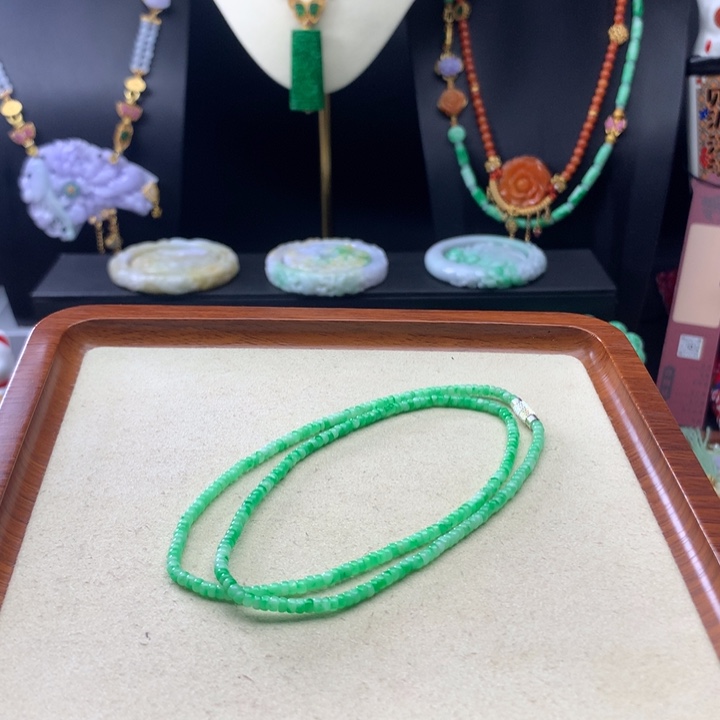 翡翠颈饰未镶嵌翡翠项链