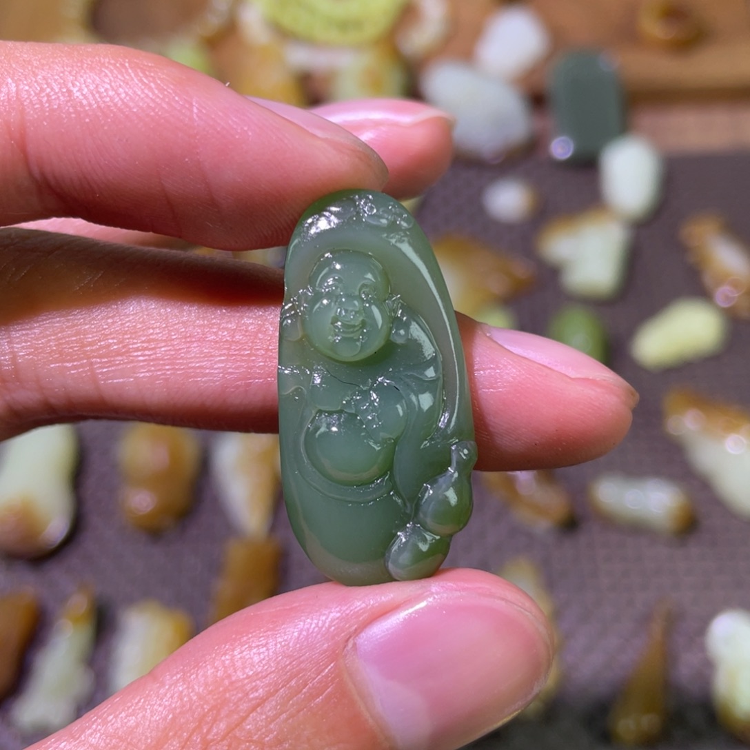 和田玉未镶嵌颈饰俄碧佛公吊坠