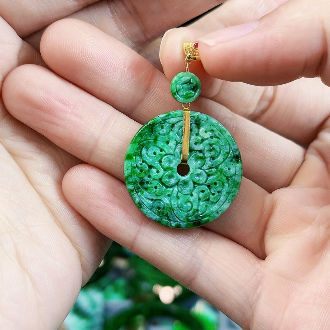 翡翠颈饰18K金镶嵌吊坠