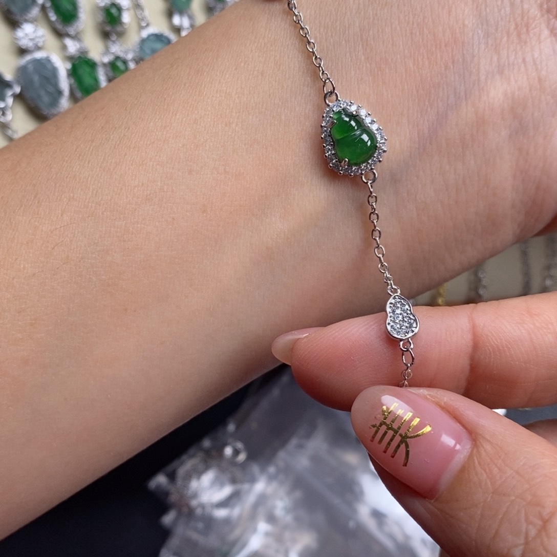 翡翠颈饰未镶嵌翡翠