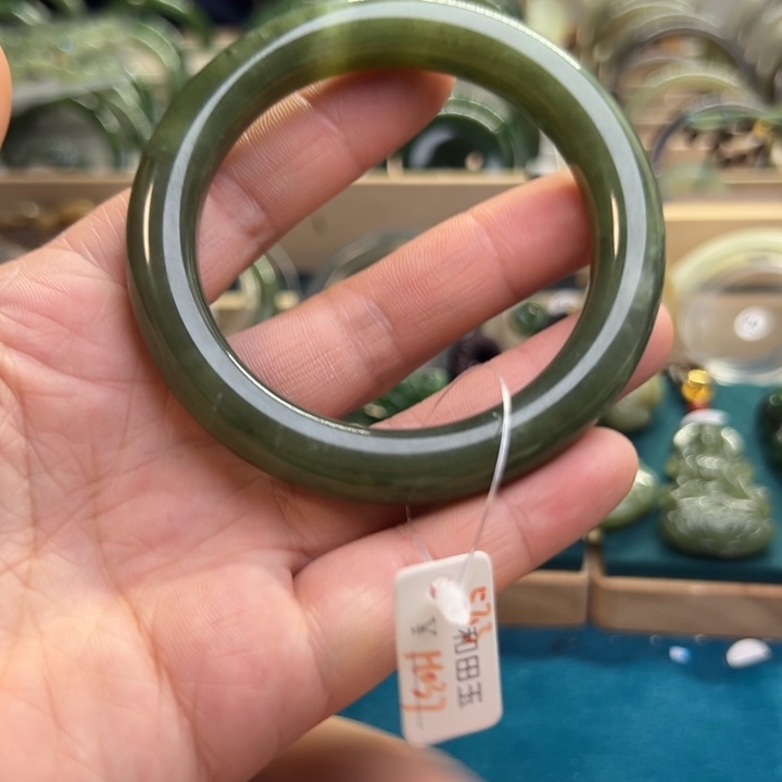 和田玉手镯未镶嵌56.8圈围H037