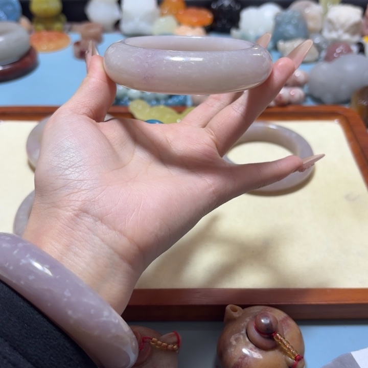 黑***妞石英岩玉合金手链