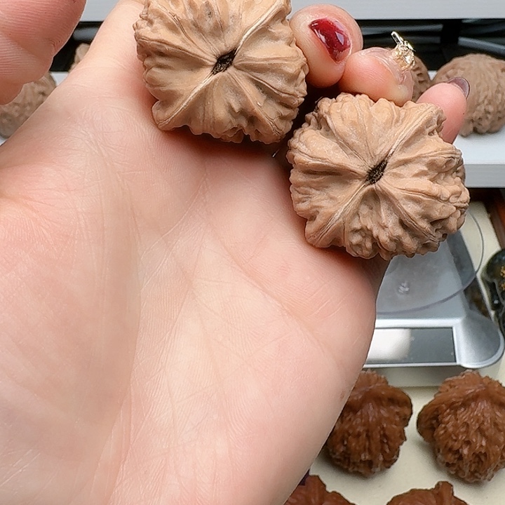 文玩核桃吊坠36全品赤龙鸡心