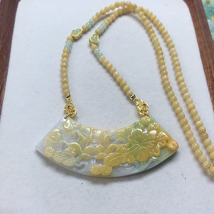 翡翠颈饰未镶嵌吊坠