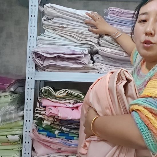 棉高端大床双人四间的花型不一样，次品。