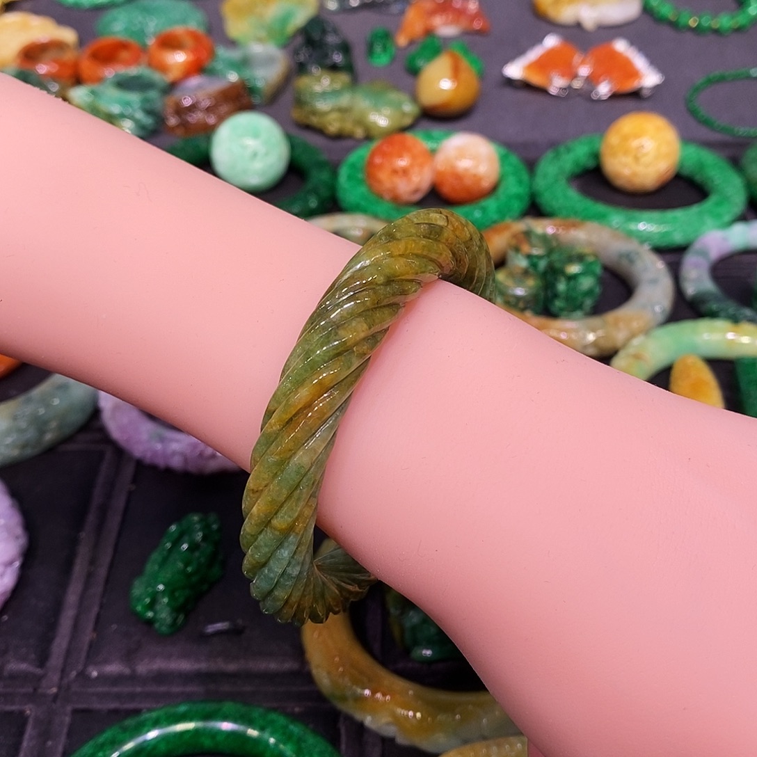 翡翠未镶嵌手镯翡翠