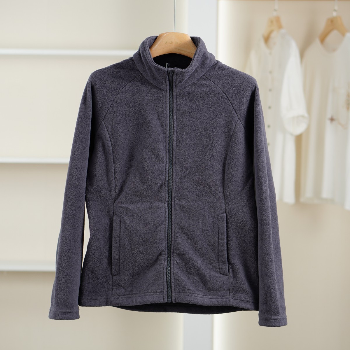 麦迪尚品【伯】5120153 秋冬时尚保暖带口袋立领拉链外套品牌撤柜女