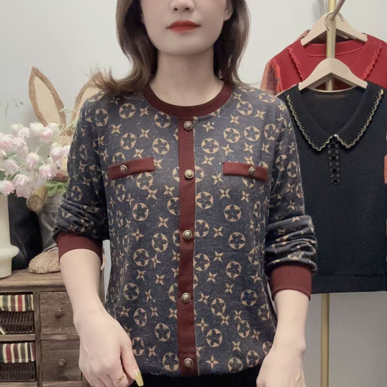 【丽姐家】秋季新款妈妈装极简风春秋圆领常规中老年女装长袖小衫