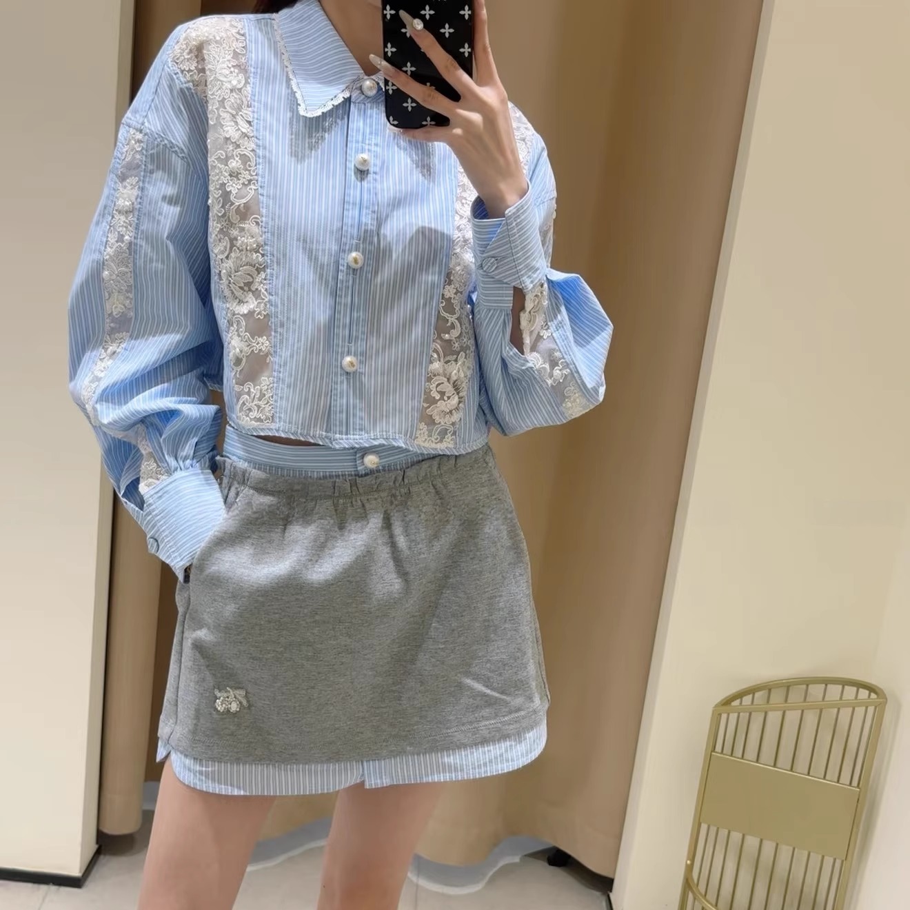 YOYOUNA（韩系学姐）蕾丝刺绣拼接蓝白条纹短款衬衫25夏新款衬衣