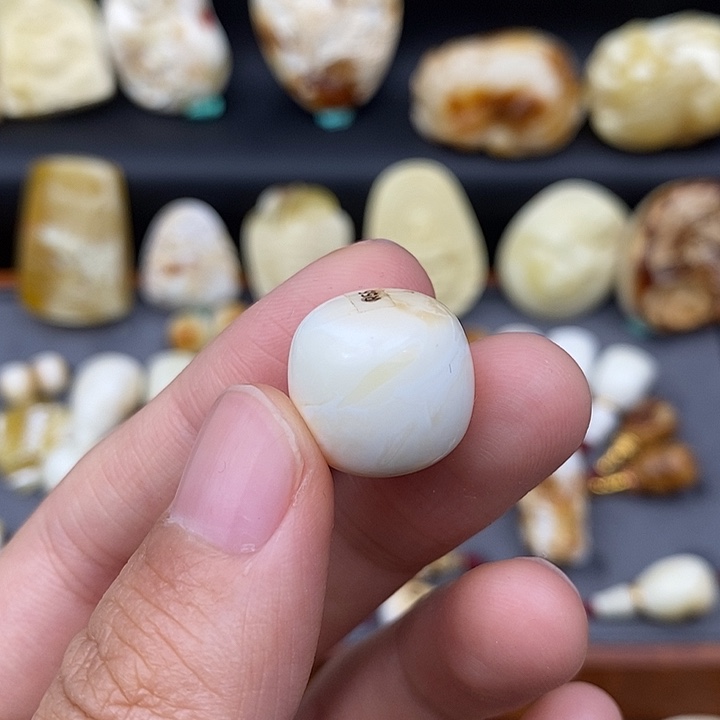 未镶嵌琥珀裸石16瓷白老邢r55