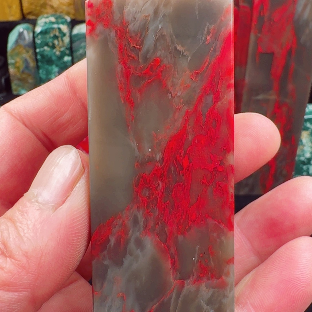 昌化鸡血石牛角冻