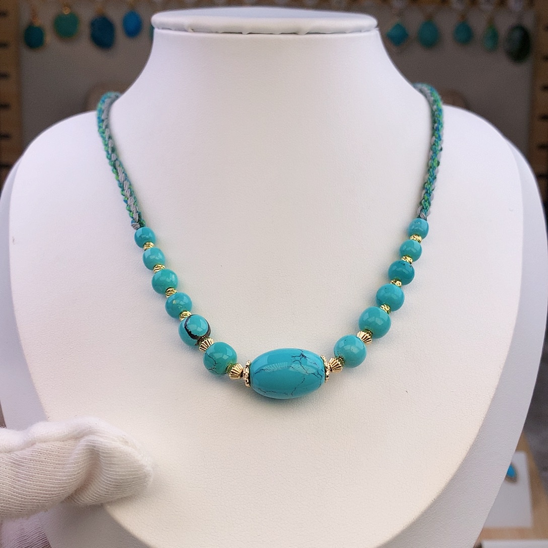 绿松石未镶嵌颈饰