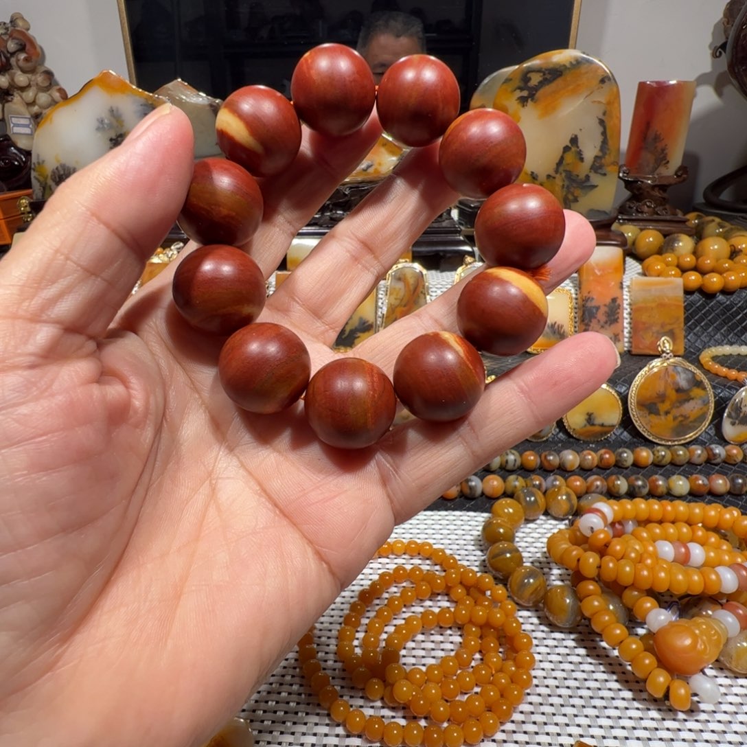 无***为石英质玉未镶嵌颈饰