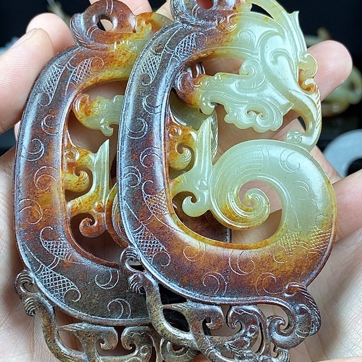 和田玉未镶嵌把件巢**哥