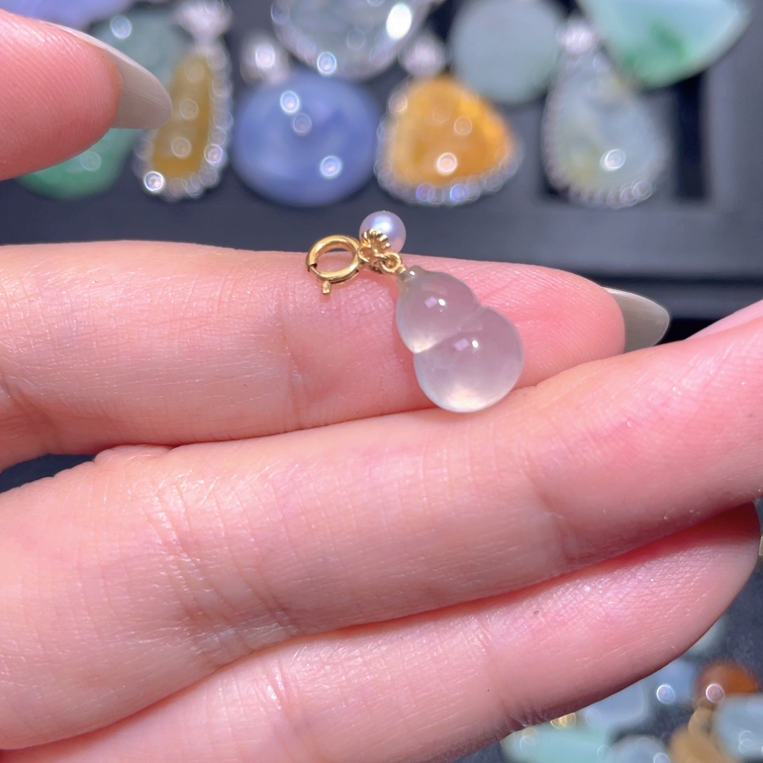 颈饰18K金镶嵌翡翠翡翠