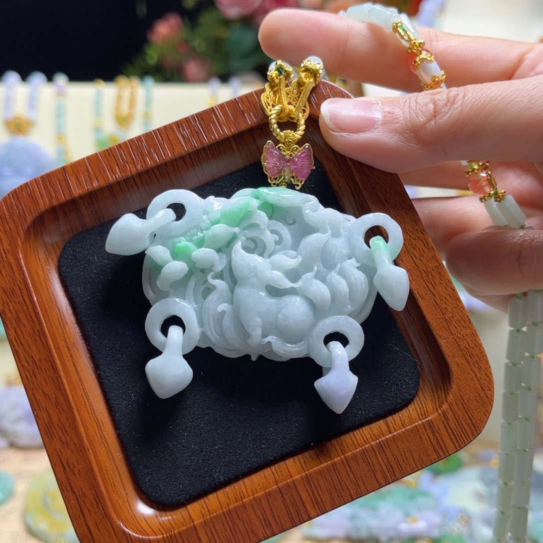 翡翠颈饰未镶嵌九尾