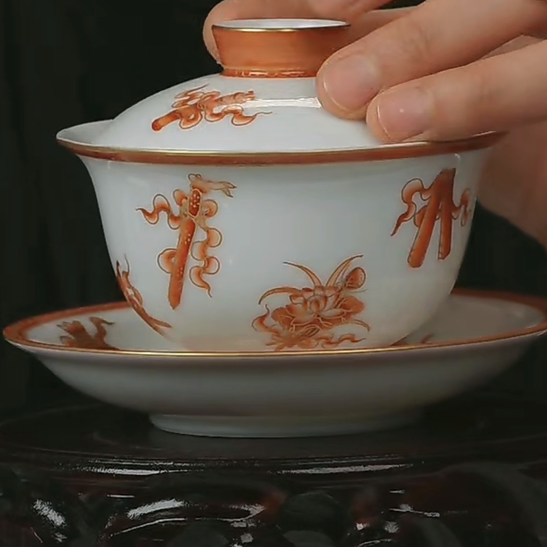 M矾红彩暗八仙纹三才盖碗