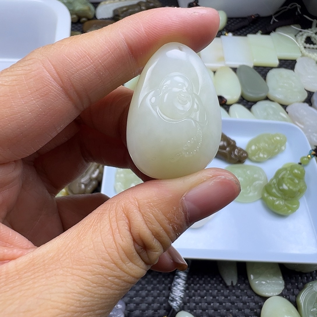 和田玉未镶嵌颈饰微瑕漏，不退不换