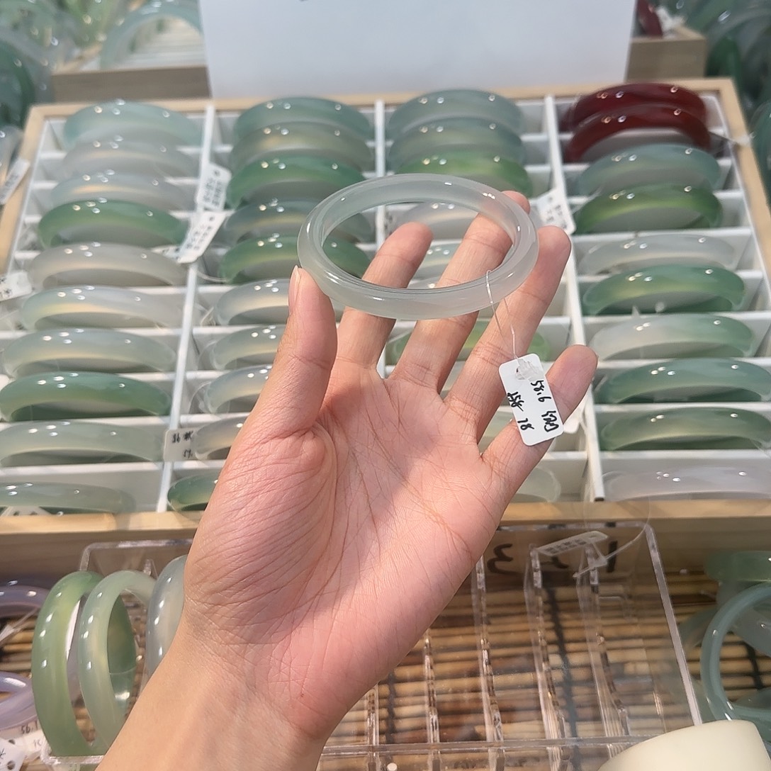 玛瑙/玉髓未镶嵌手镯圈口58.6