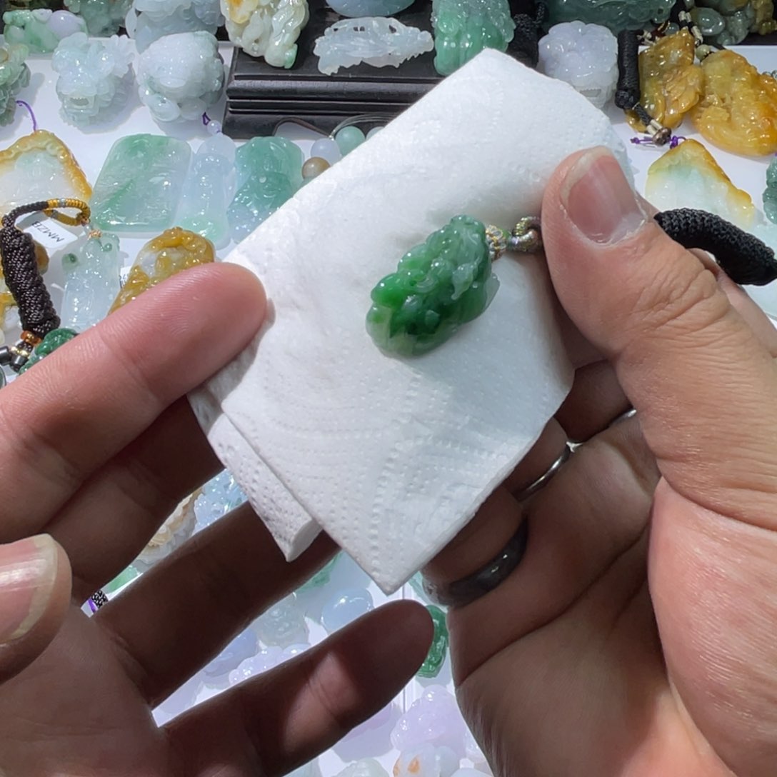 翡翠颈饰未镶嵌天然