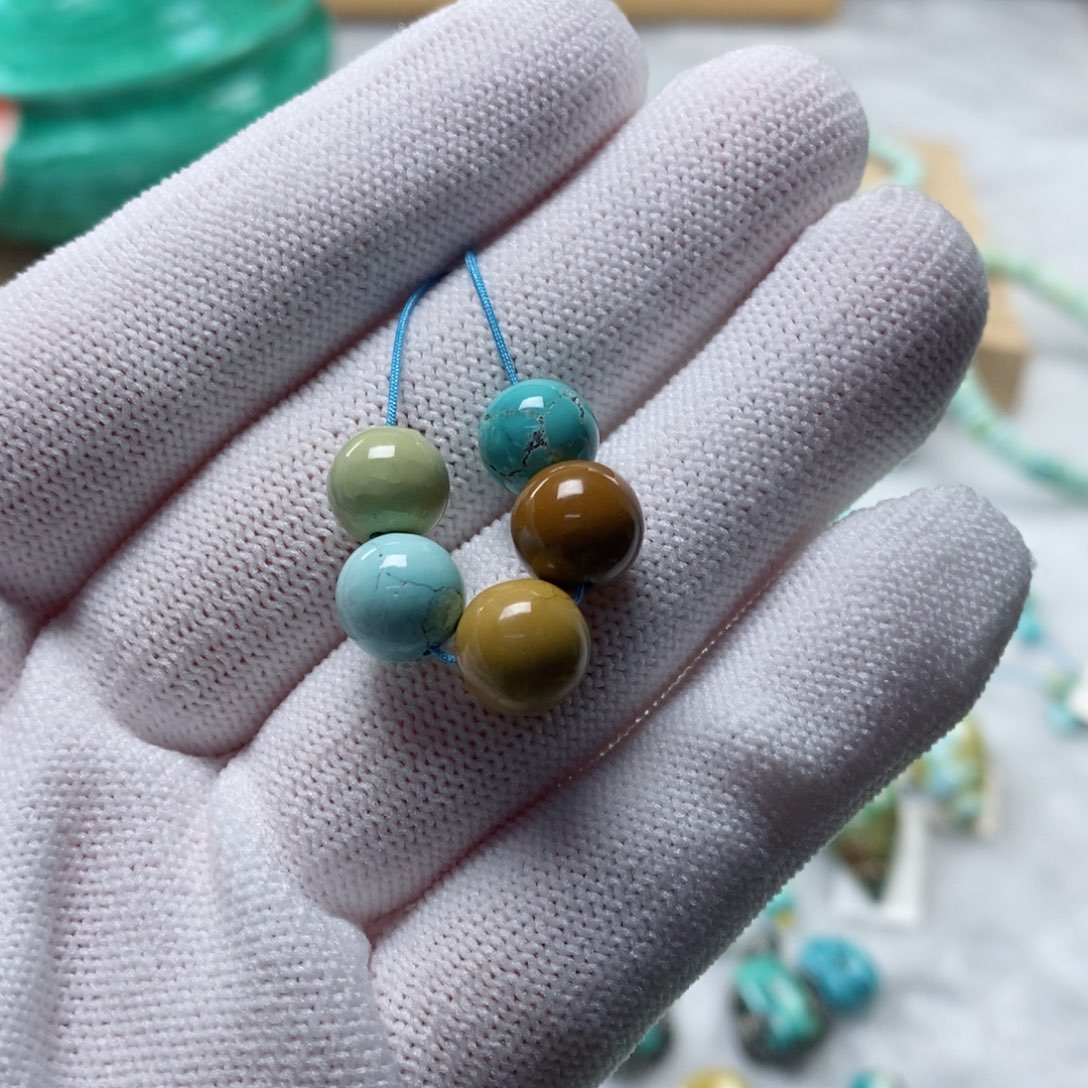 绿松石颈饰未镶嵌