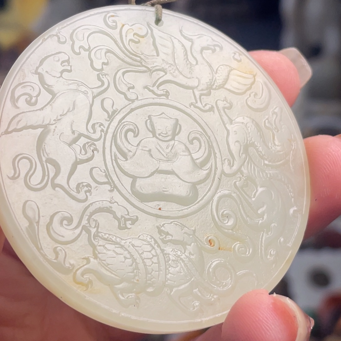 和***下和田玉未镶嵌颈饰