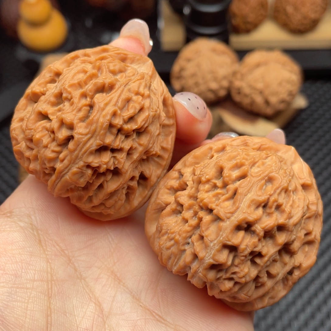 文玩核桃吊坠全家福南疆石