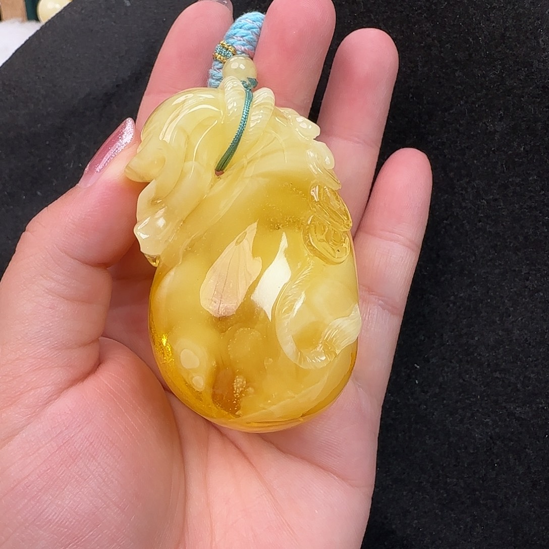 蜜蜡未镶嵌珠宝奇石