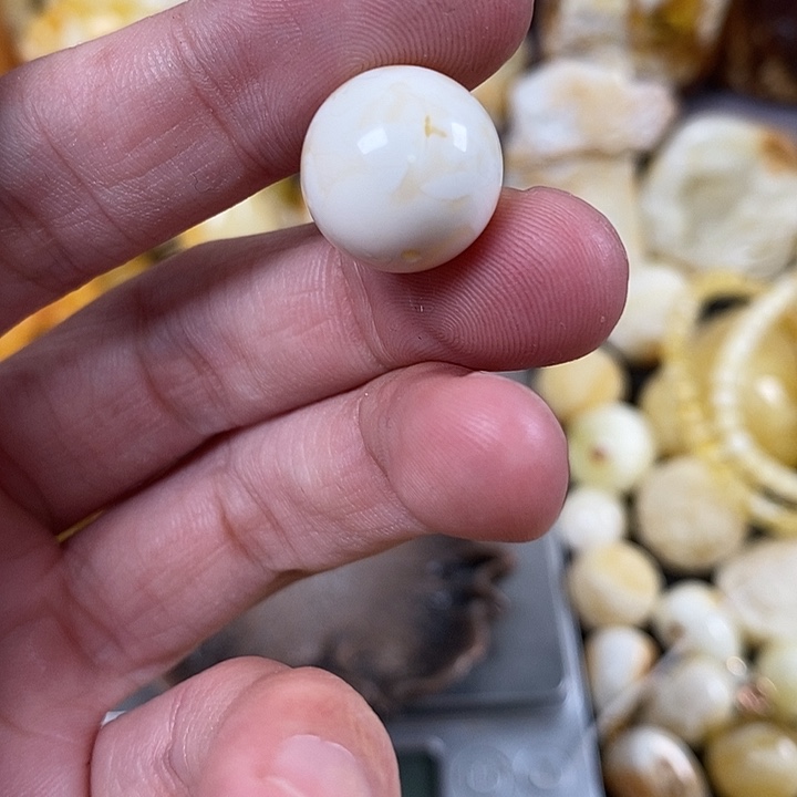 琥珀裸石未镶嵌我