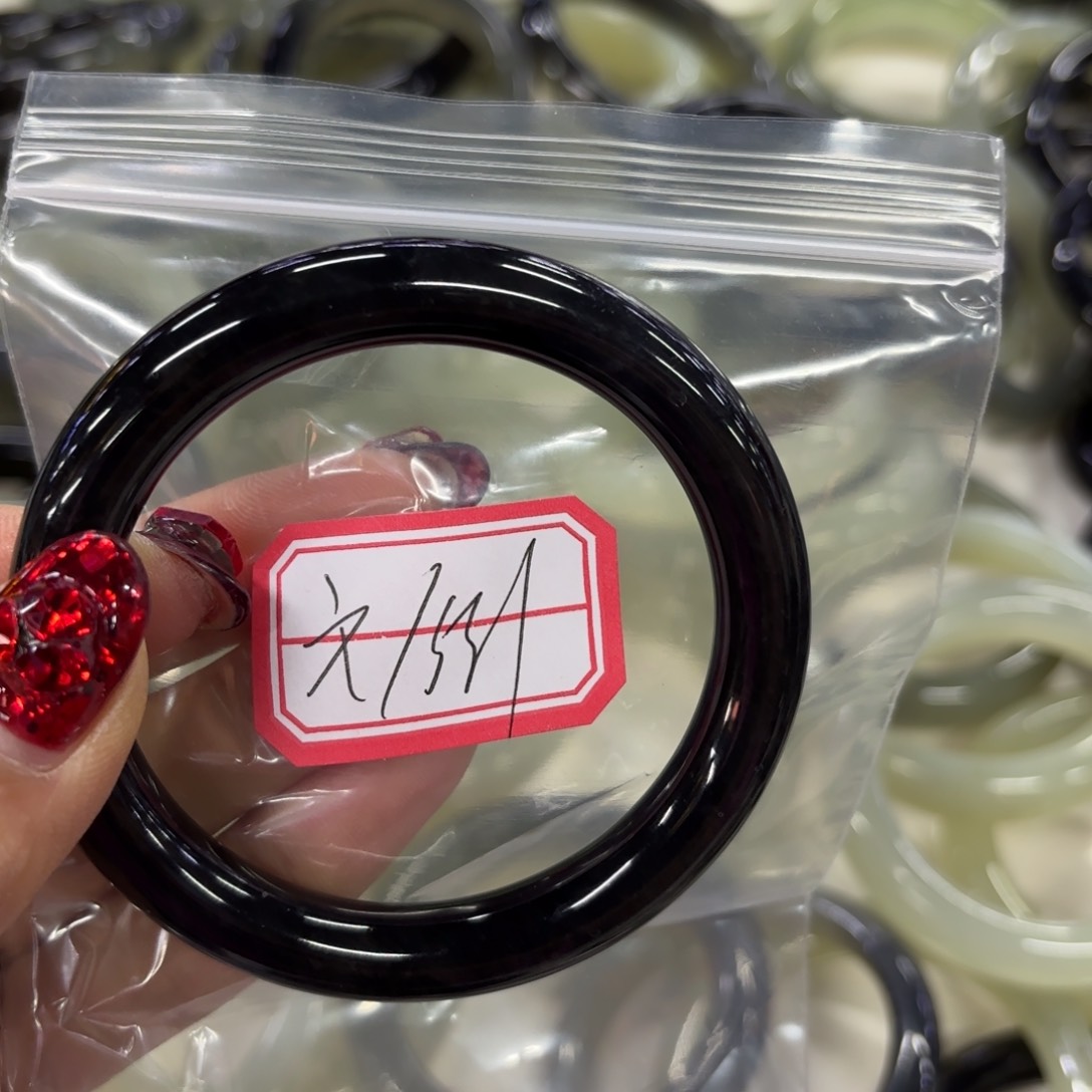 蛇纹石玉手镯未镶嵌文*