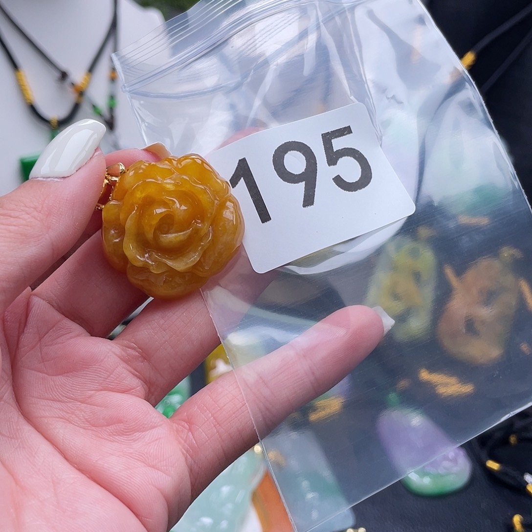 吊坠(赠链)未镶嵌翡翠