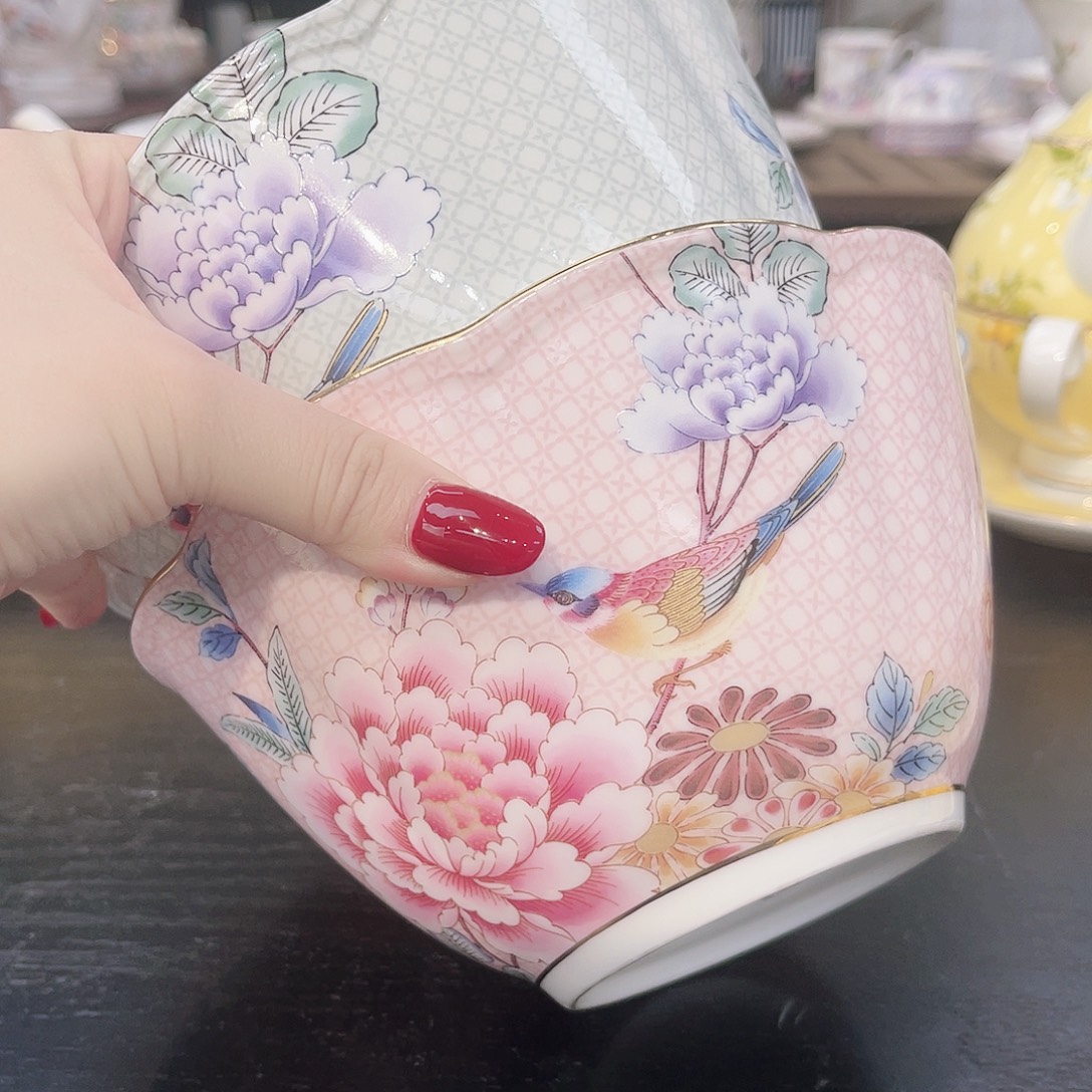 大***妮骨瓷各两个————————————-