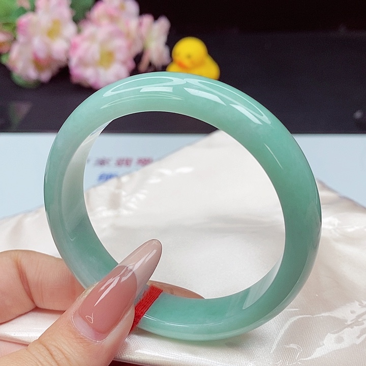 翡翠手镯未镶嵌57圈
