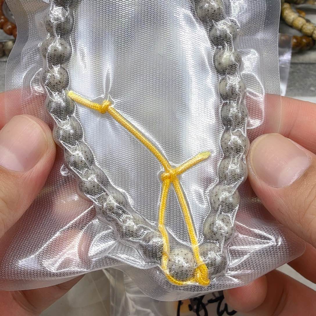 星月菩提手串63练手糯冰星月菩提0.9圆手持