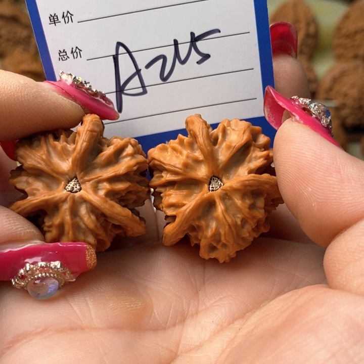 桃核吊坠瑜**腾三棱三棱