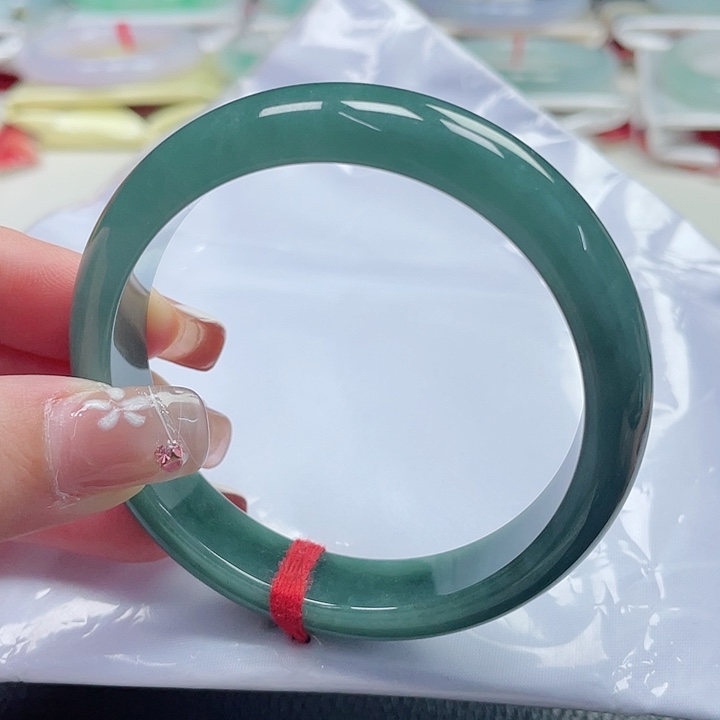 翡翠手镯未镶嵌缅甸