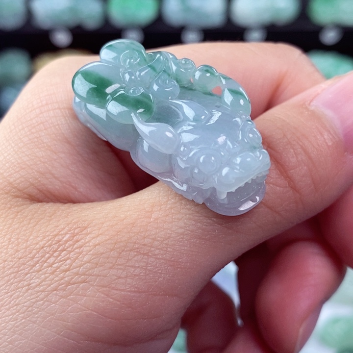 翡翠颈饰未镶嵌青*天然