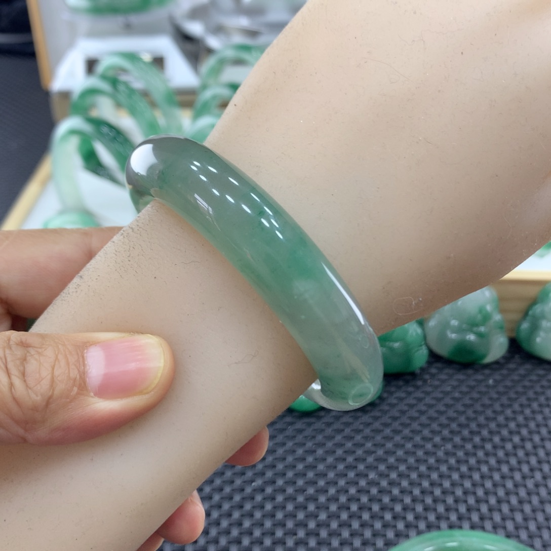 石英质玉手镯未镶嵌